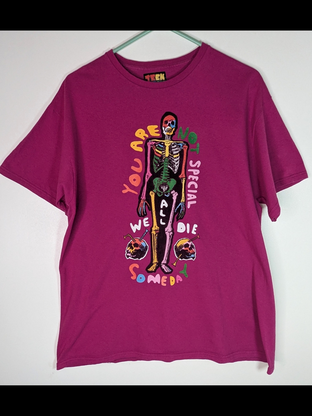 Magenta L Unisex Graphic Short Sleeve Tee with Skeleton Motif